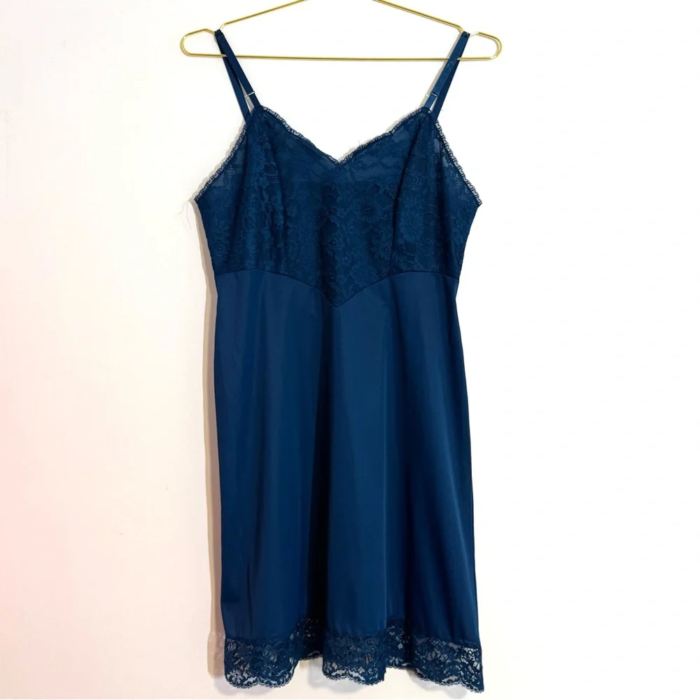 Vanity Fair Vintage 70s 80s Nylon Lace Trim Slip Dress Chemise Nightgown 36 S M - Picture 2 of 10